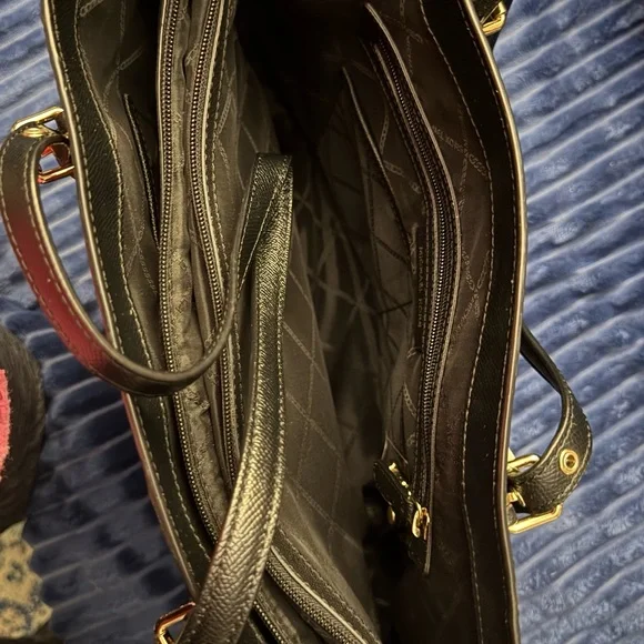 Michael Kors Elegant Brown and Black Tote - Picture 5 of 15